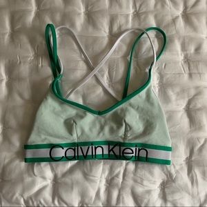 CALVIN KLEIN / sports bra